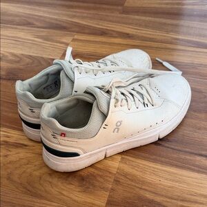 On Cloud The Roger Sneakers